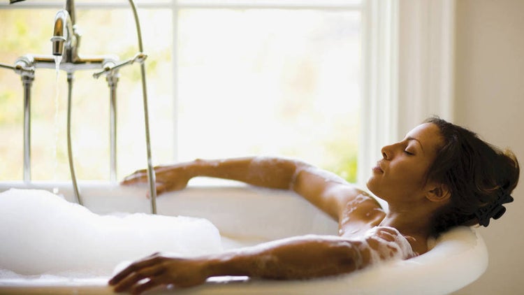 Un baño caliente beneficia tu salud
