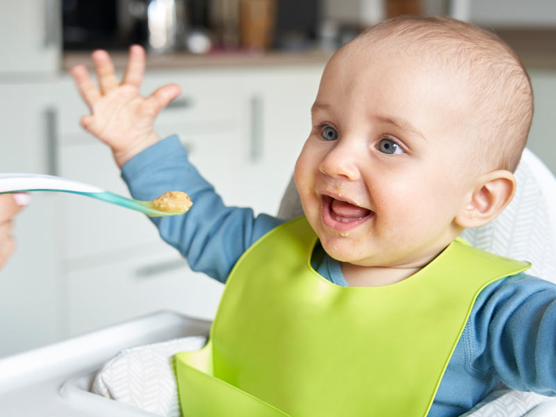 ¿Cómo alimentar a tu bebé el primer año?