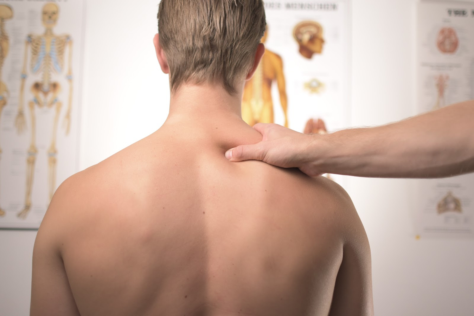 ¿Qué causa el dolor de hombros?