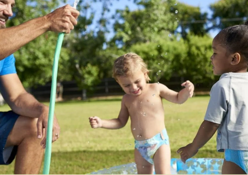 toddler en pañales